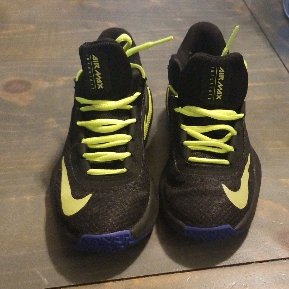 Boys Nike air max sneakers